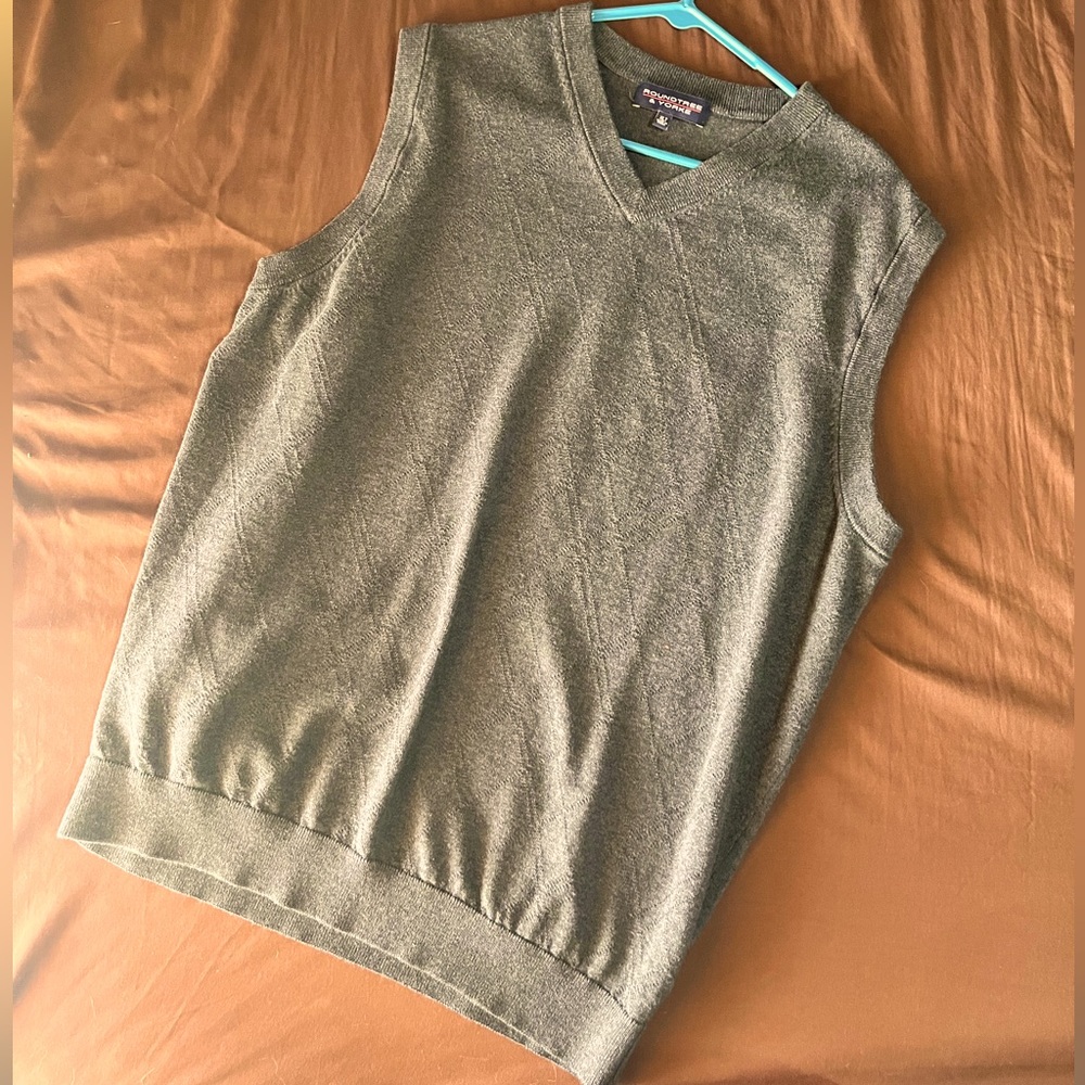 RoundTree & York - Sweater Vest - XLT (men’s) - Sleeveless Sweater
